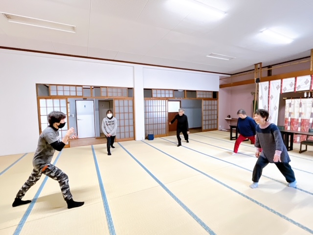 清風館で体操の写真